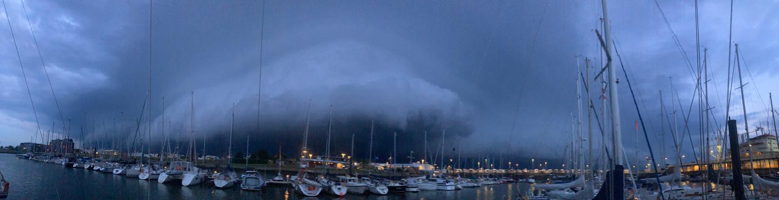 Wetterfront mit Orkanböen passiert Cuxhaven